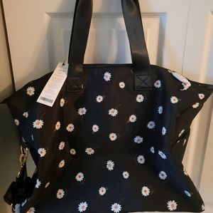 Alice + Olivia Duffel Bag by Stacey Bendet for Fabfitfun Spring 2021.